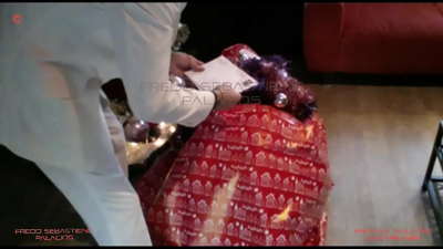 Manmi, mwen te resevwa kado Nwèl mwen an cheve blond manman chen ak gwo bourik fou sou kòk chante