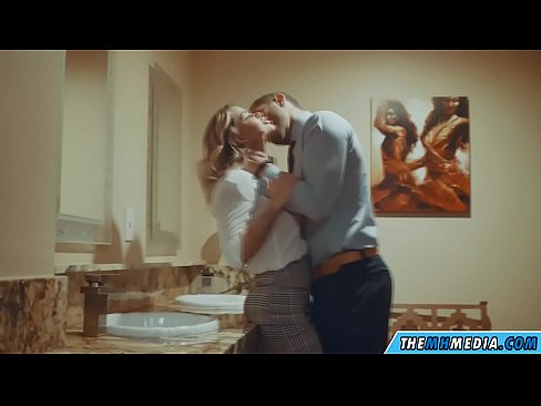❤️ Lè yon blond bèl sedui ou nan yon twalèt piblik ❤️❌ Videyo sèks nan nou